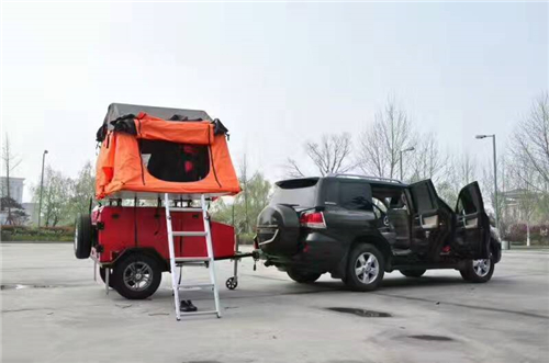 帳篷車(chē)遠(yuǎn)景